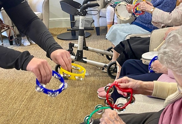 A Joyful Morning of Music Therapy at Signature Banstead with&nbsp;CraftNBeats
